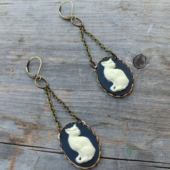 Handmade for Earthlings Jewelry - 🎈CLEARANCE🎈 Kitty Cameos w/Brass Chain